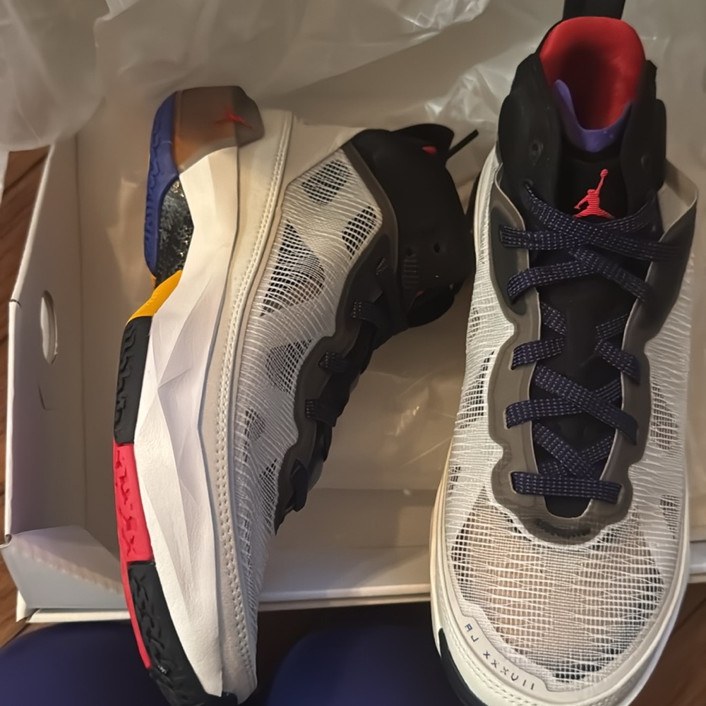 Jordan Kids' Black, White, and Purple Sneakers - Picture 2 of 7